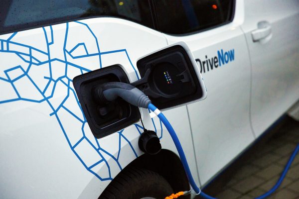 Installer une borne de recharge pour voitures électriques en copropriété : pourquoi et comment ?